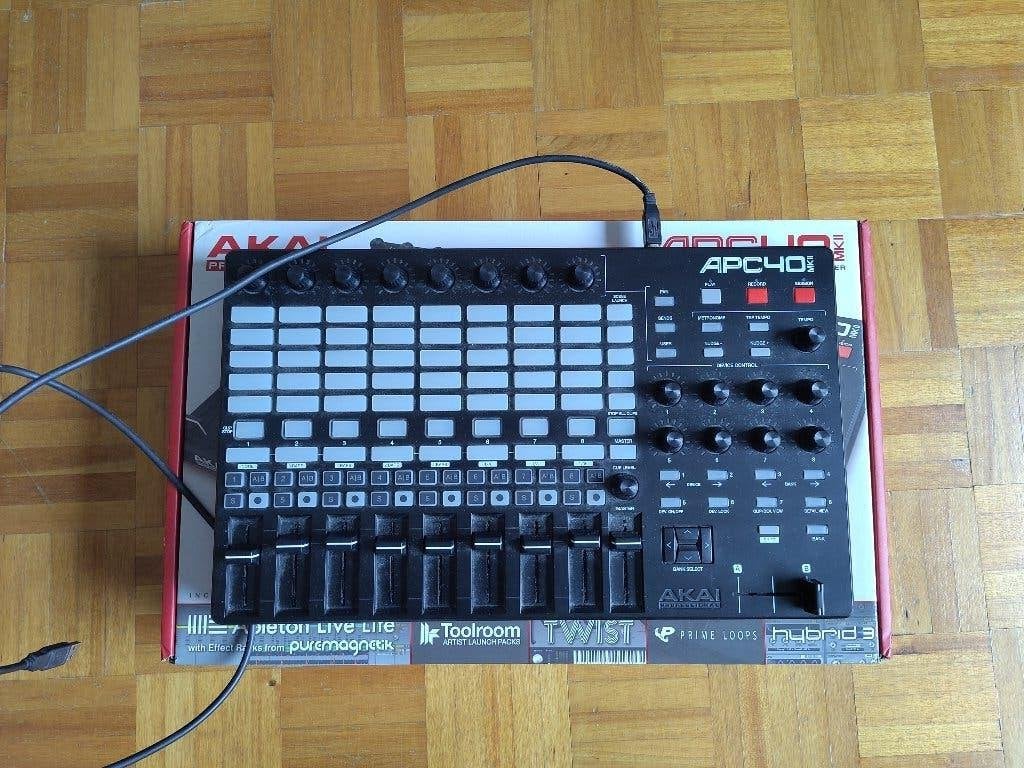 Akai APC40 mkII (contrôleur de tablette), Enlèvement ou Envoi, Comme neuf