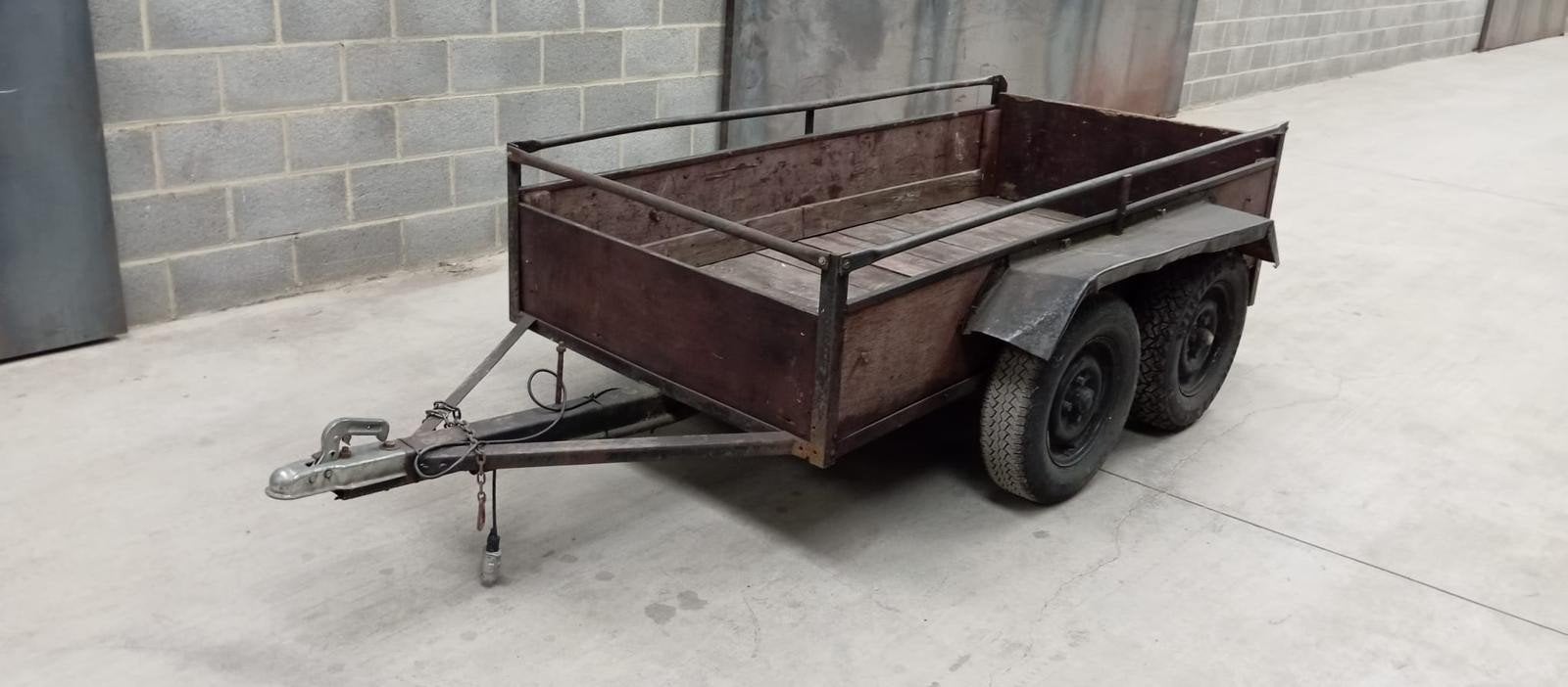 Remorque double essieux 750kg 
- Sans permis
- feux OK 
- pn, Autos : Divers, Remorques, Enlèvement ou Envoi