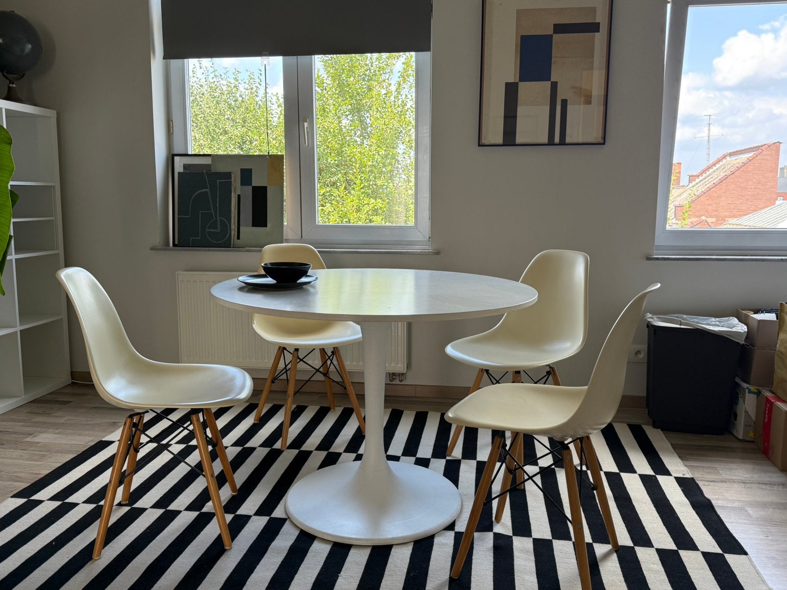 4 chaises style Eames blanches – piètement bois – lot de 4, Huis en Inrichting, Complete eetkamers, Gebruikt, 4 tot 6 stoelen