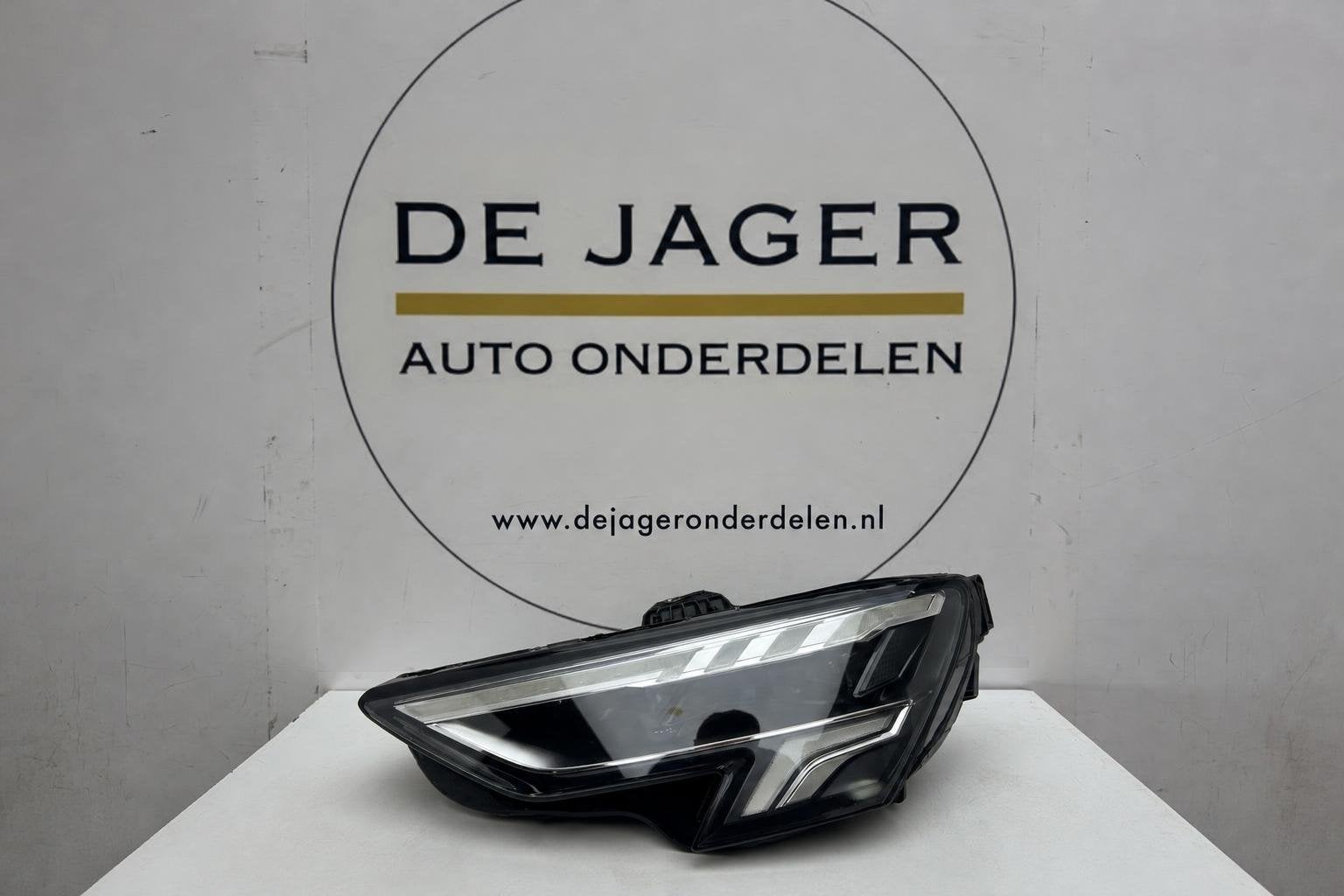 Audi A3 8Y Full LED Matrix koplamp links 8Y0941033, AUDI AG, Auto-Union-Strasse 1
85045  Ingolstadt, DE, Audi, Utilisé