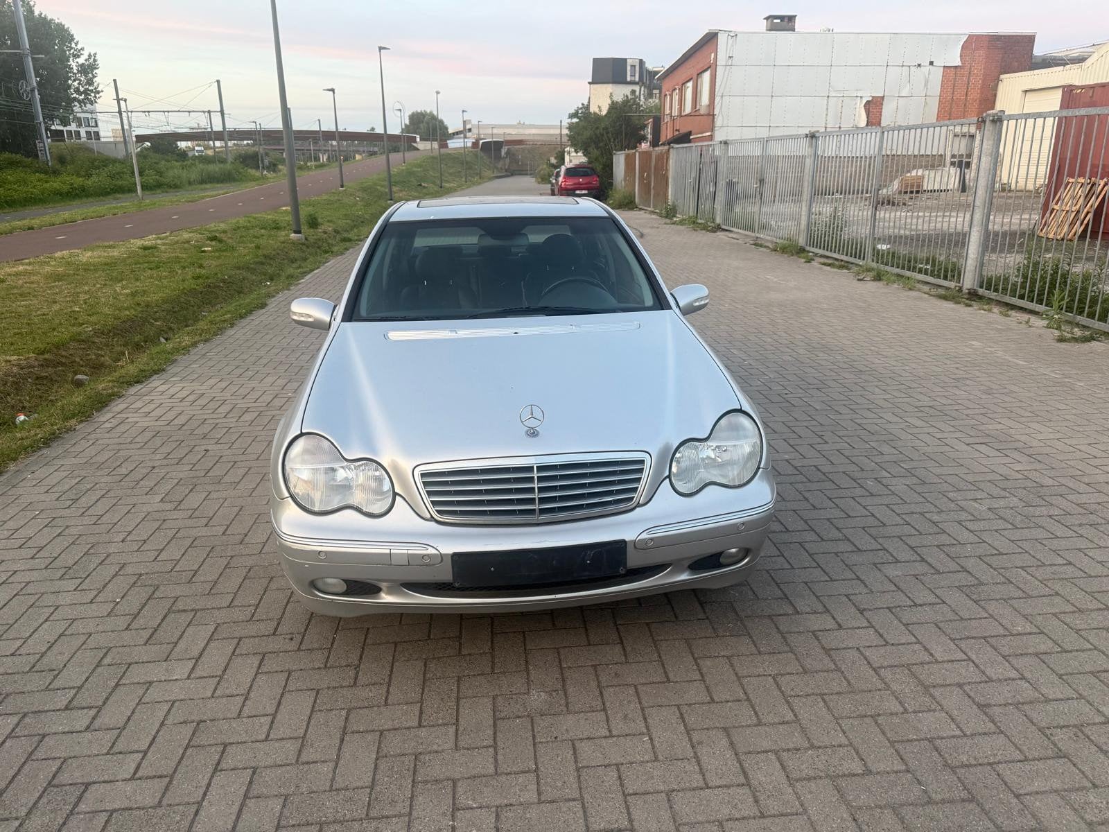 MERCEDES C240 2.6 BENZINE AUTOMAAT V6 2001 190000KM  163PK, Auto's, Mercedes-Benz, Particulier, 26 cc, Voorwielaandrijving, Automaat
