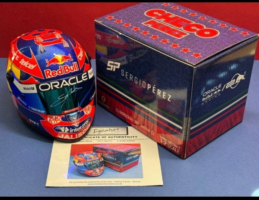 Formule 1 helm schaal 1:2 Sergio Perez gesigneerd met COA!, Verzamelen, Automerken, Motoren en Formule 1, Nieuw, Formule 1, Ophalen of Verzenden