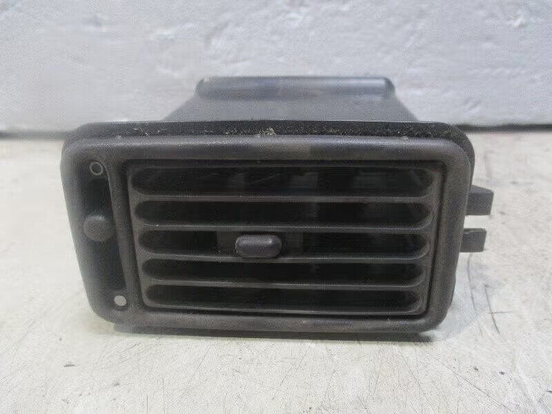 DASHBOARD LUCHTROOSTER LINKS Ford Fiesta 1983-1989, Gebruikt, Ophalen of Verzenden, Henry-Ford-Straße 1 50735 Köln, DE, Ford-Werke GmbH