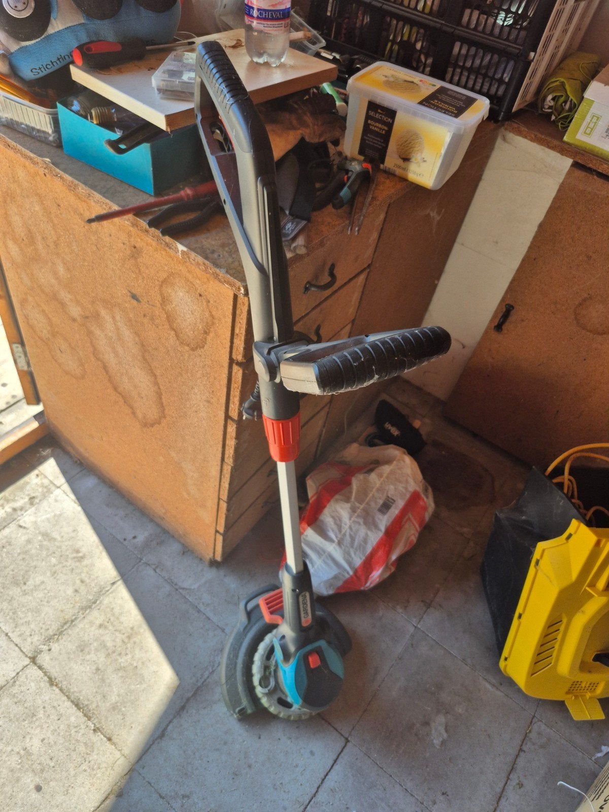 Gras kant maaier alles miet weg, Ophalen