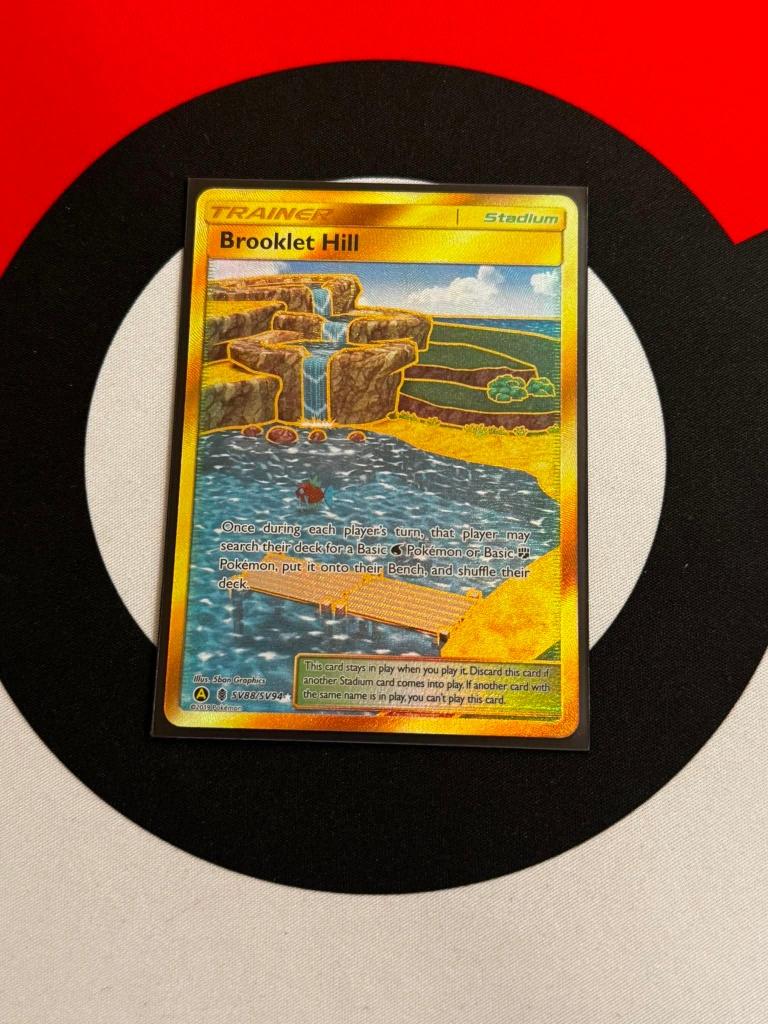 Pokémon - Hidden Fates - Brooklet Hill (SV88/SV94) - NM, Hobby en Vrije tijd, Verzamelkaartspellen | Pokémon, Ophalen of Verzenden