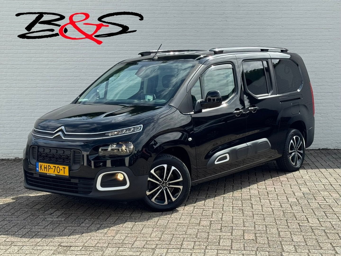 Citroen Berlingo XL 1.2 PureTech Shine 7p Trekhaak All-Seaso, Auto's, Monovolume, Zwart, Handgeschakeld, Grijs