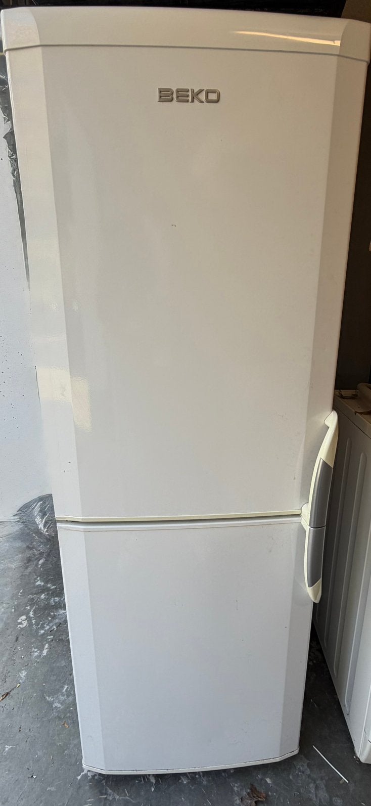 BEKO KOELKAST MET VRIESKAST ONDER, Elektronische apparatuur, Gebruikt, 200 liter of meer, Met aparte vriezer, Ophalen of Verzenden
