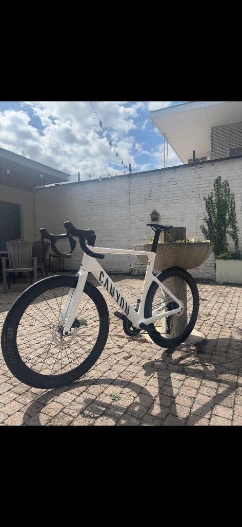 Canyon Aeroad CF SLX 7 Di2 2026 L + pédales + compteur, Fietsen en Brommers, Fietsen | Racefietsen, Ophalen, Zo goed als nieuw