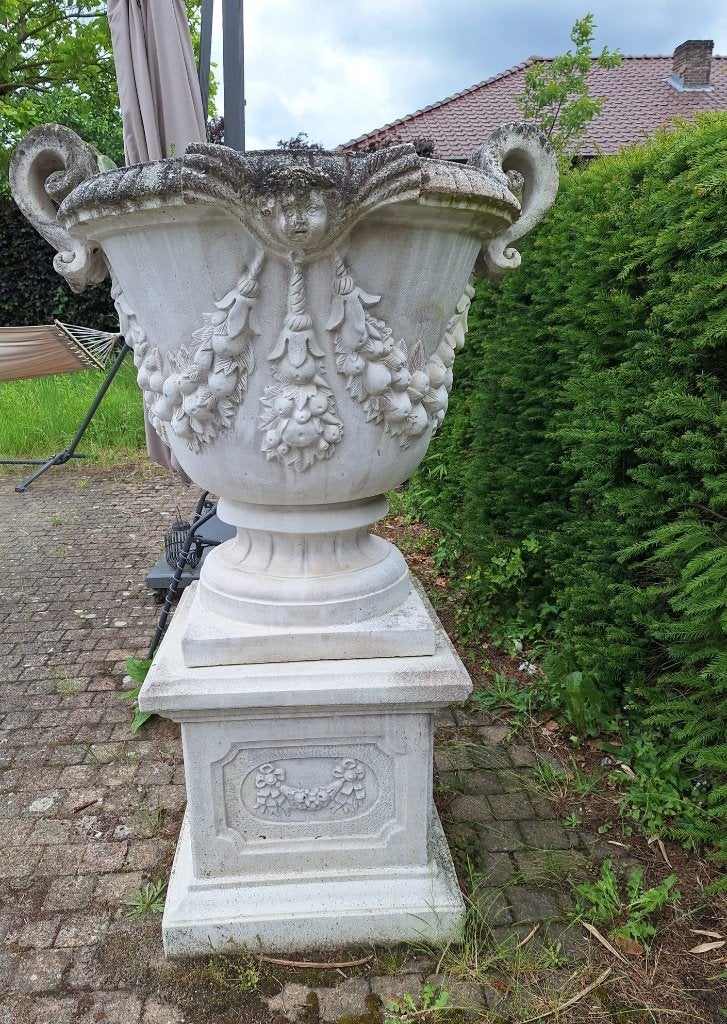 Bloempot op sokkel,, Tuin en Terras, Ophalen, Gebruikt, Beton, Overige typen