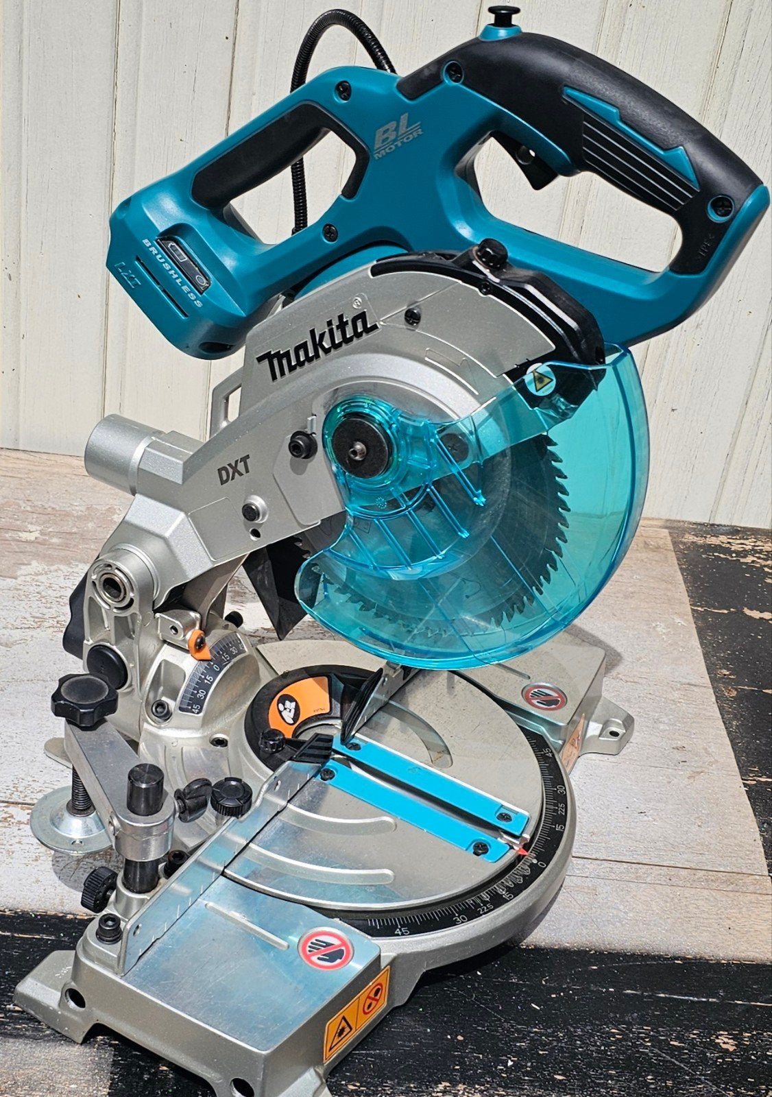 Makita zaag DLS600 zonder batterij bijna nieuw, Doe-het-zelf en Bouw, Ophalen of Verzenden, Zo goed als nieuw, Afkortzaag, 30 tot 70 mm