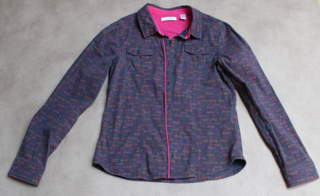 Chemise Okaïdi gris foncé avec touches roses – Taille 140, Enfants & Bébés, Chemise ou Chemisier, Comme neuf, Fille, Okaïdi