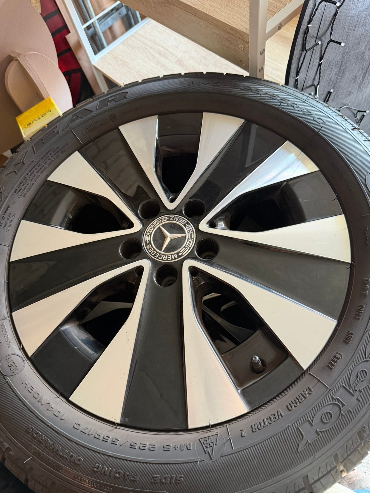 Zeer mooie zgan set 17 inch vito v-klasse 4 seizoenen banden, Enlèvement, 17 pouces, Pneu(s)