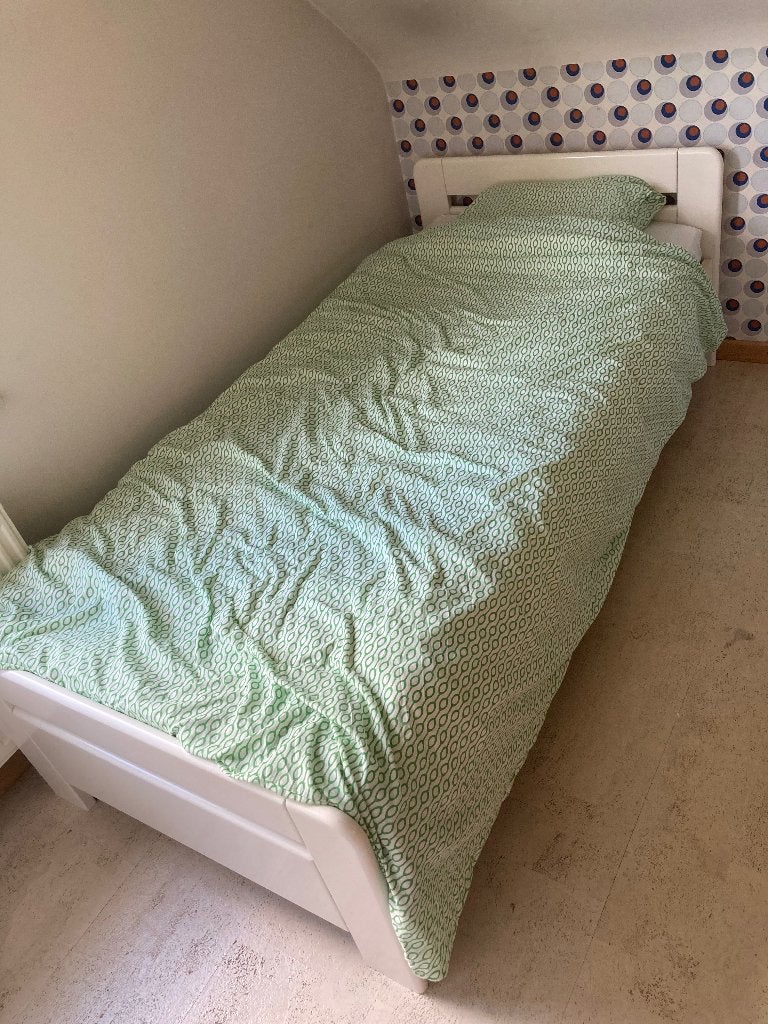 Eenpersoonsbed met nachtkast, Huis en Inrichting, Ophalen, Eenpersoons, Wit, 200 cm