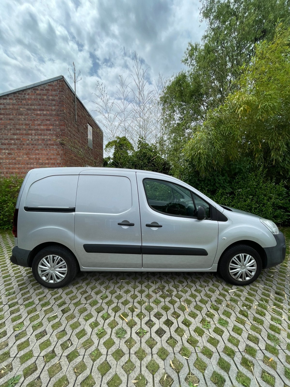 Citroën Berlingo–3 zitplaatsen–Achteruitrijcamera–85.000 km, Auto's, Bestelwagens en Lichte vracht, Stof, Zwart, Citroën, Handgeschakeld