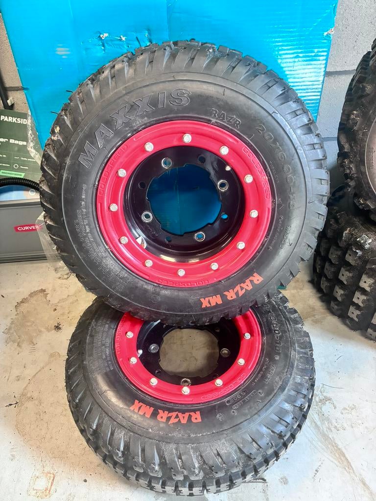 Maxxis razr op goldspeed velgen, Motoren
