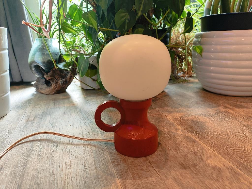Vintage "Teka" Design Lamp – Rood Hout & Opaline Glas, Ophalen of Verzenden