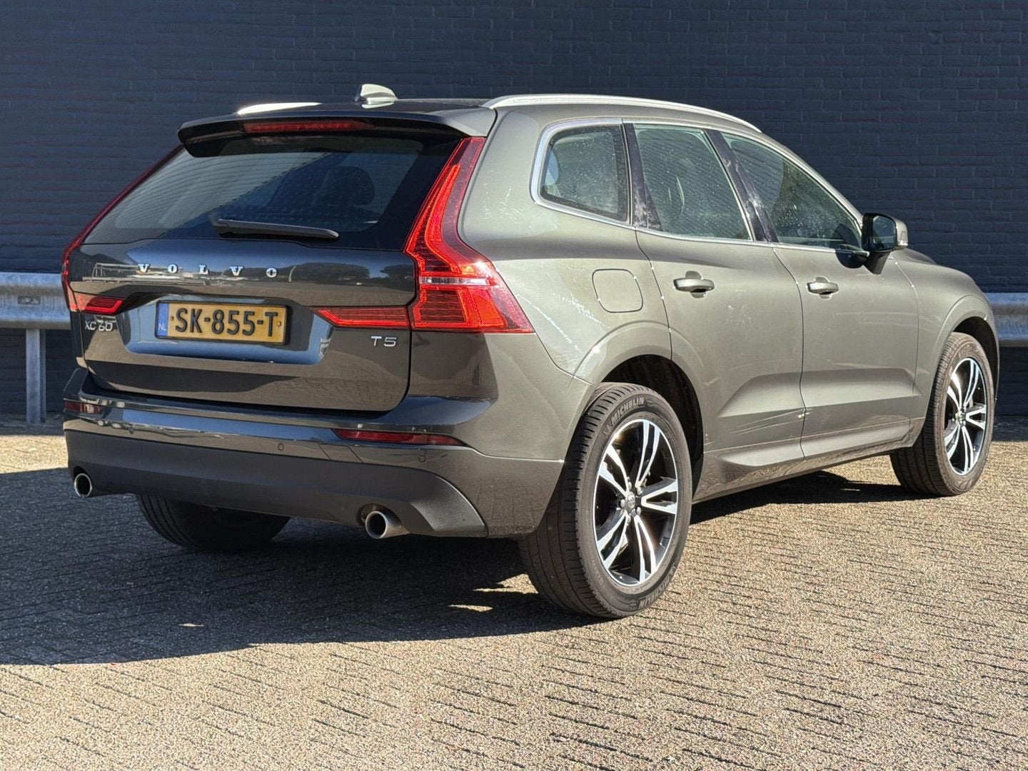 Volvo XC60 2.0 T5 Momentum | Memory Seat | Leder | Cruise |, Auto's, Automaat, Verwarmde buitenspiegels, SUV of Terreinwagen, Zilver of Grijs