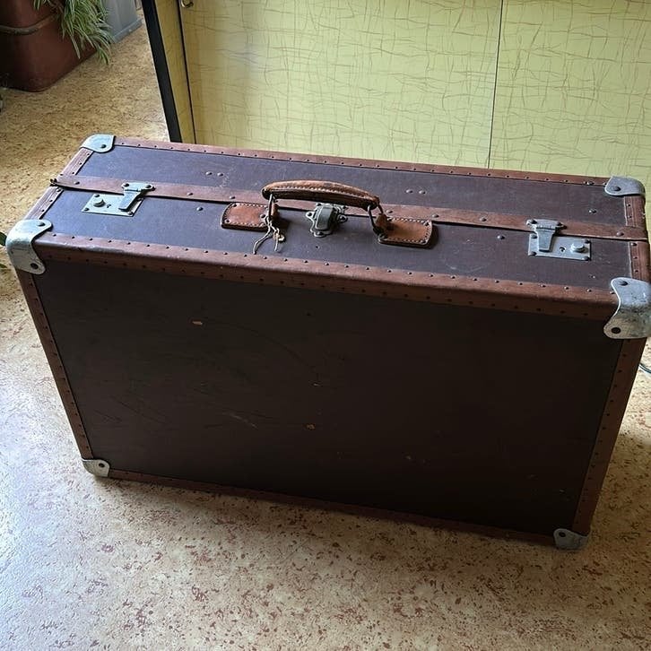 Vieille valise_Malle penderie +-1940 - Voyage Buenos Aires, Enlèvement