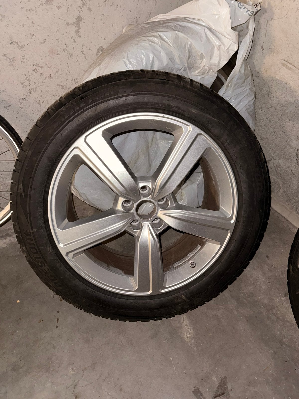 Originele Audi 20”– Bridgestone Blizzak – Q8 e-tron, Autos : Pièces & Accessoires, Pneus & Jantes, Neuf, Pneus et Jantes, Pneus hiver