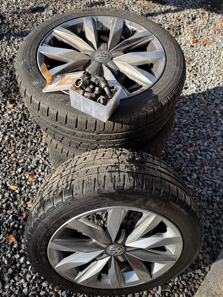 Originele alum Volkswagen velgen18 inch met winterbanden, Auto's, Particulier, Te koop