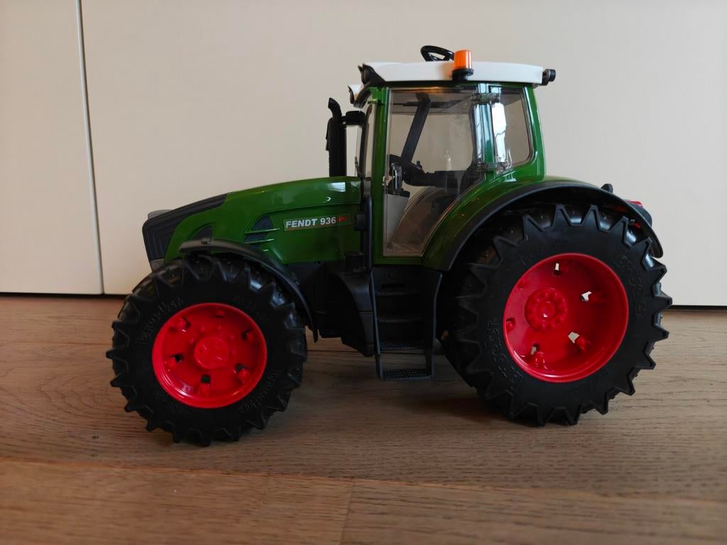 Bruder tractor Fendt 936 Vario, Ophalen