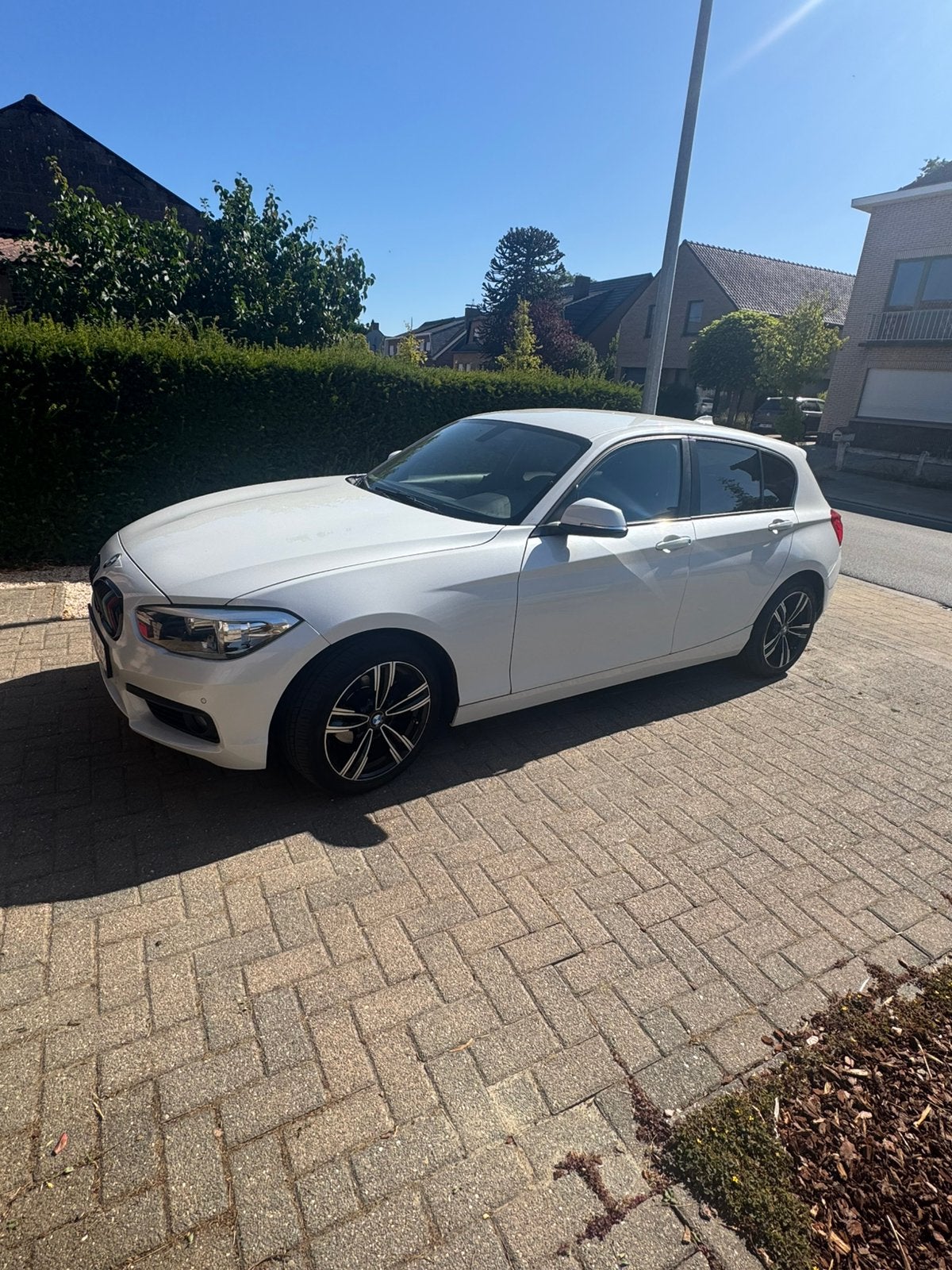 BMW 118 I blanche avec jantes sport + options !, Autos, Achat, Noir, 5 portes, 5 places