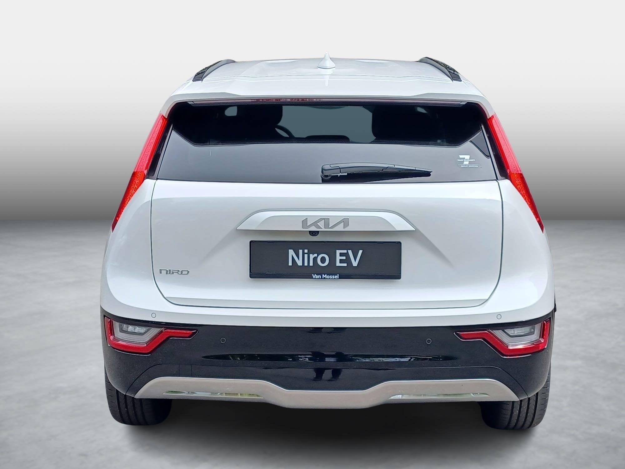 KIA e-niro Pace 64.8 kWh + Premium Pack + Sunroof, 750 kg, Wit, 5 deurs, 1739 kg