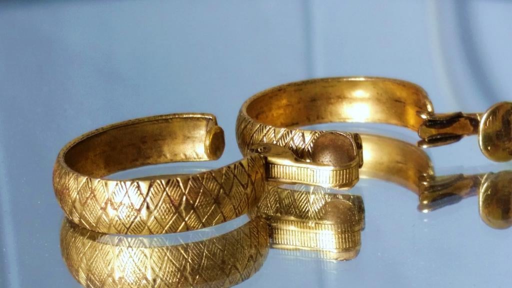 Vieilles grandes boucles d'oreilles vintage., Envoi