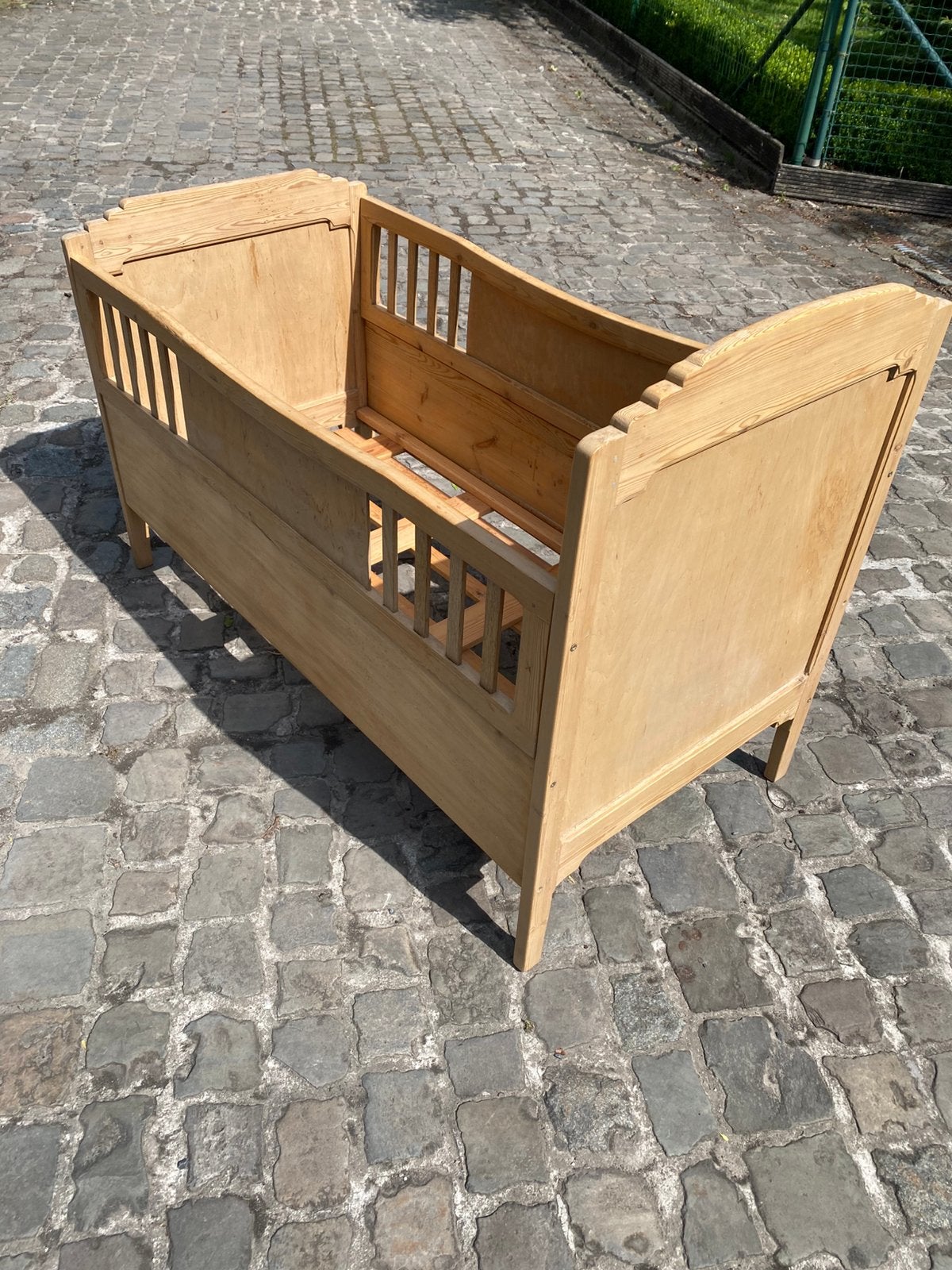 Vintage kinderbedje in grenenhout., Ophalen, Zo goed als nieuw