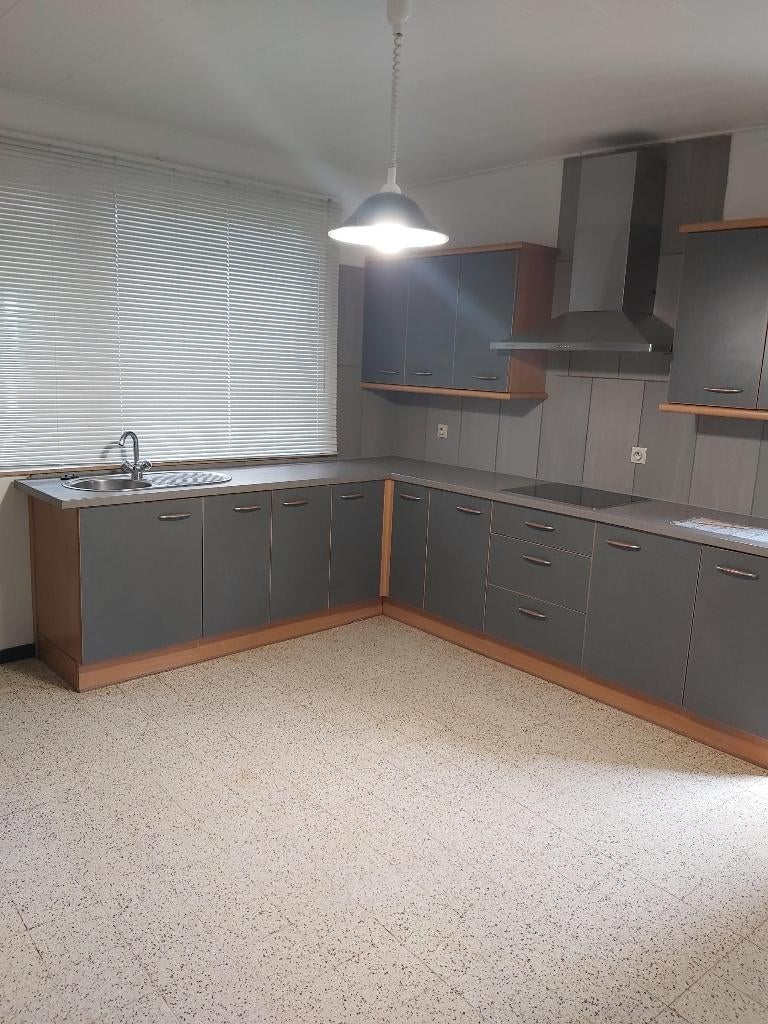 Zeer ruim huis in gezellige buurt Bilzen (Mopertingen), 280 kWh/m²/jaar, Bilzen, Direct bij eigenaar, Hoekwoning