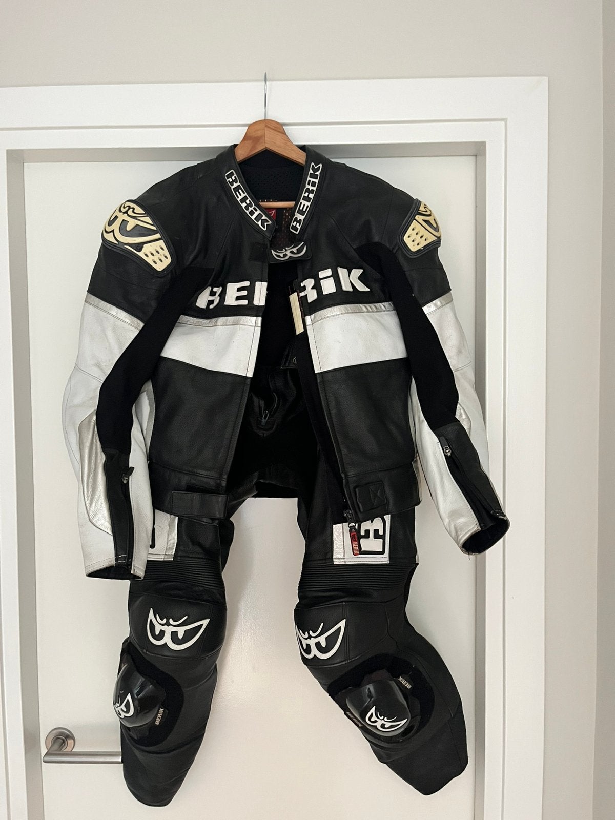 Berik 2-delig leren motorpak maat 52/L, Motoren, Kleding | Motorkleding, Ophalen, Tweedehands, Heren, Combipak