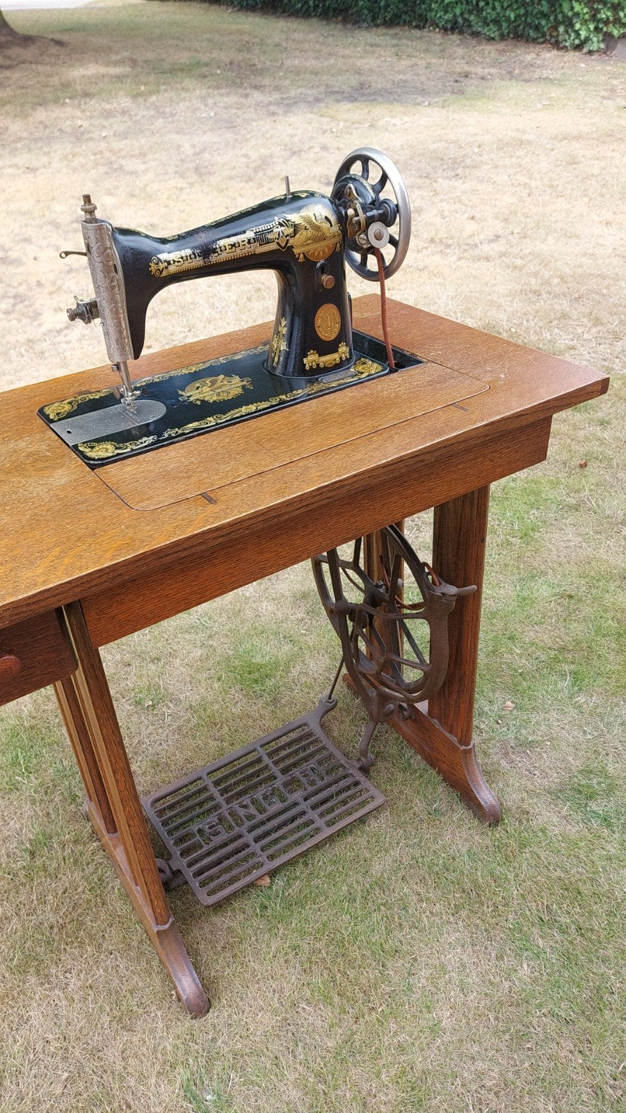 Antieke naailachine SINGER (tafelmodel met serienummer), Ophalen