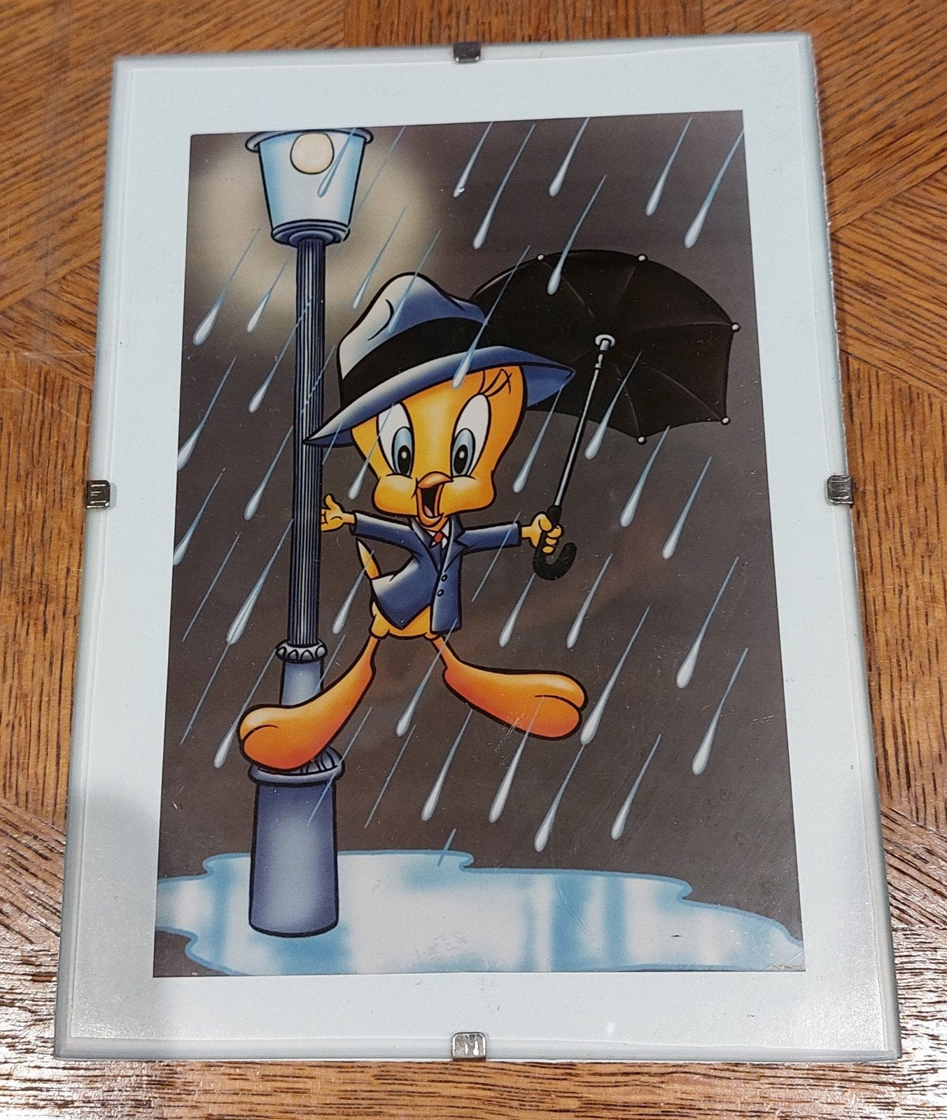 Ingekaderde Vintage Tweety "Singin in the Rain" Poster (1998, Collections, Posters & Affiches, Enlèvement ou Envoi