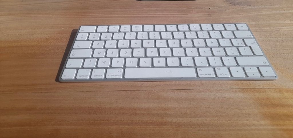 Magic Keyboards APPLE, Informatique & Logiciels, Cartes mères, Enlèvement, Comme neuf