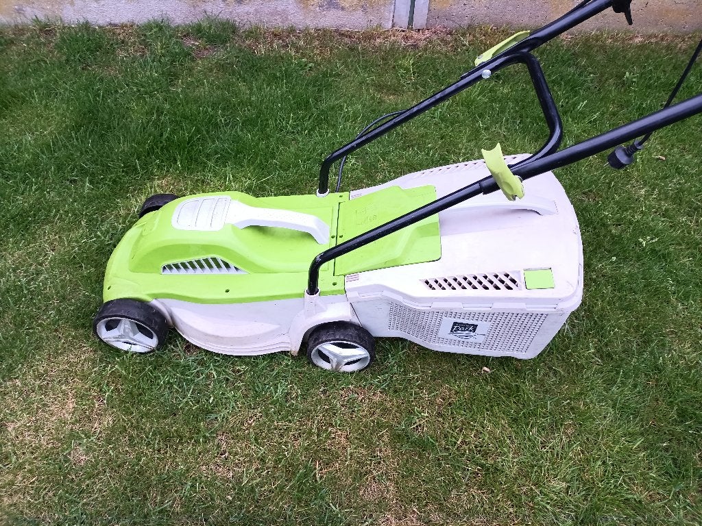 grasmaaier en kantmaaier elektrisch, Tuin en Terras, Cirkelmaaier, Gebruikt, Elektrische grasmaaier, Opvangbak