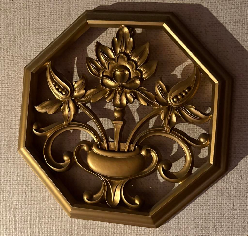 Vintage Syroco wanddecoratie – goudkleurig bloemmotief 1962, Vintage, Ophalen