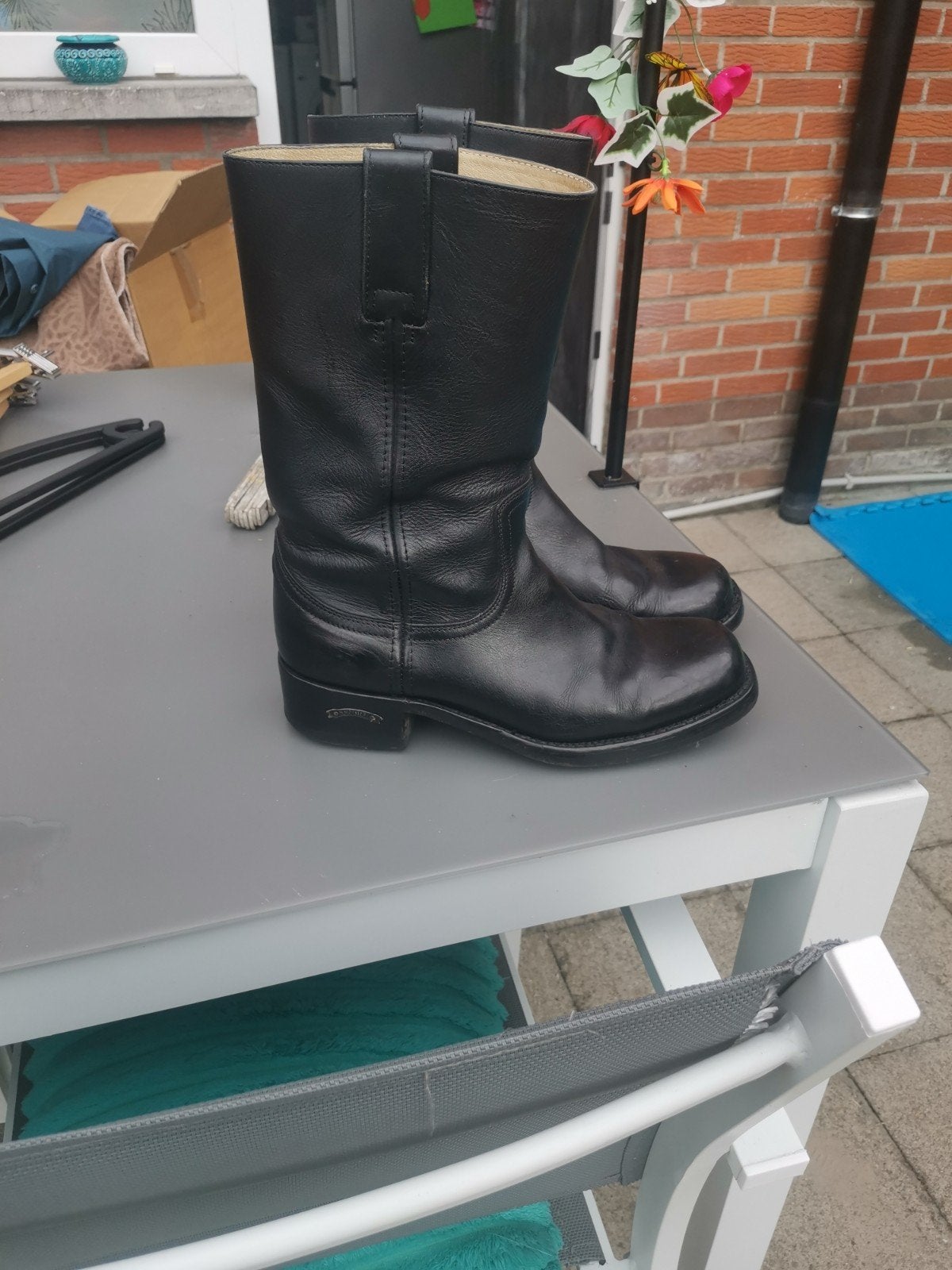 Boots sendra, Enlèvement