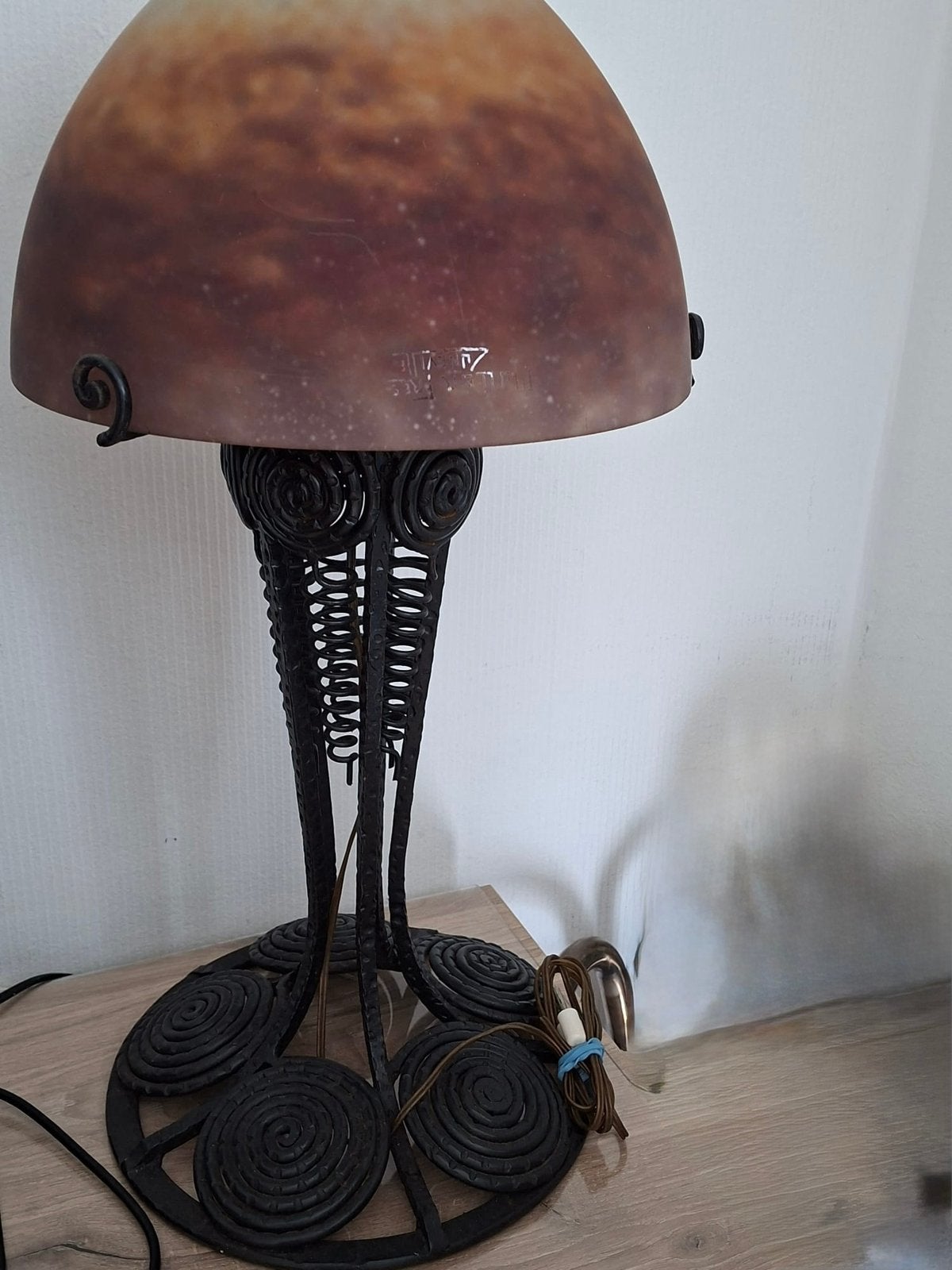 Antieke Art Deco tafellamp van smeedijzer, Ophalen, Zo goed als nieuw, Paddenstoellamp, Art deco