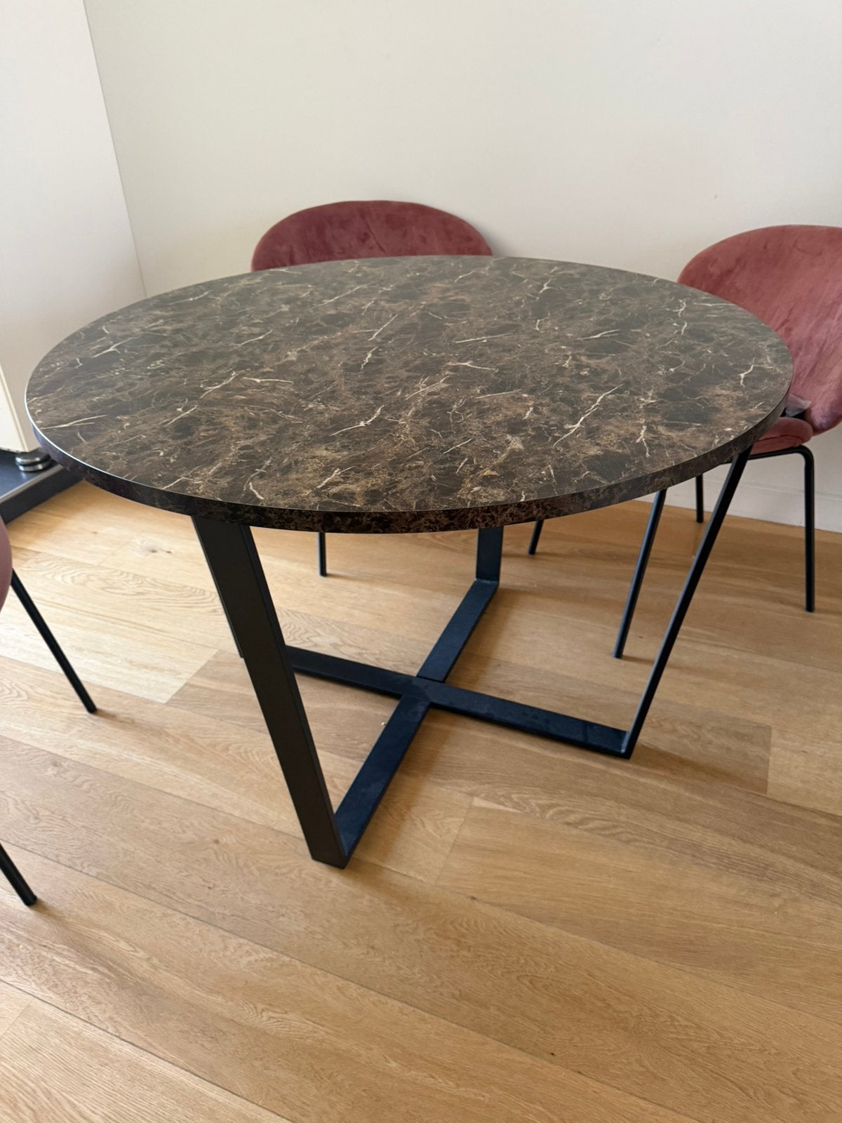 table à manger ronde Westwing aspect marbre Ø120 -métal noir, 100 à 150 cm, Rond, Comme neuf, 100 à 150 cm