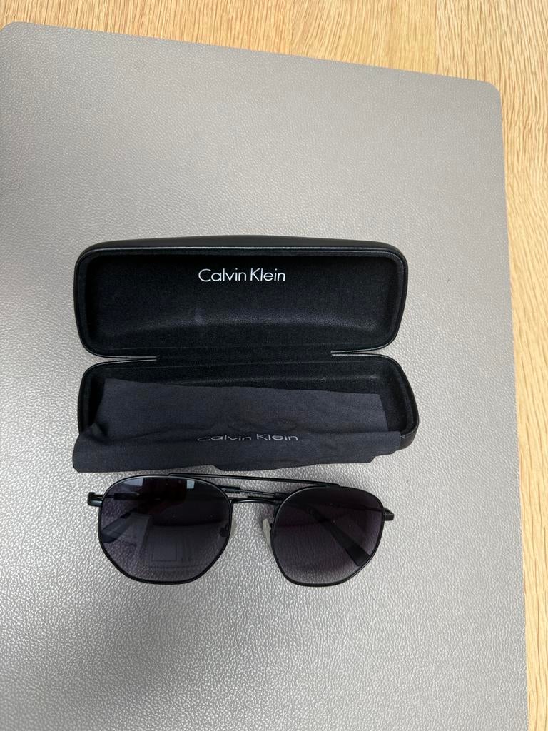 Calvin Klein zonnebril, Handtassen en Accessoires, Zonnebrillen en Brillen | Heren, Ophalen, Zo goed als nieuw, Bril