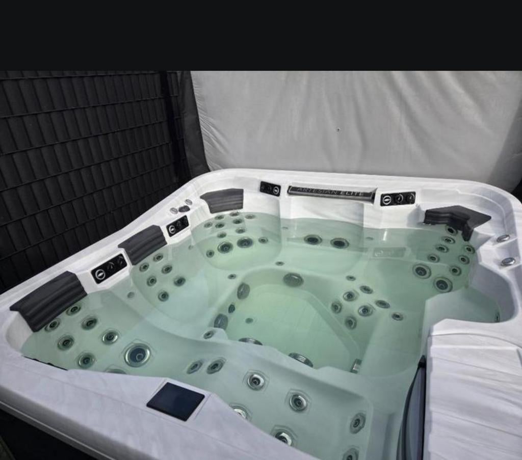 Luxe top jacuzzi, Tuin en Terras, Bubbelbaden en Hottubs, Ophalen of Verzenden, Zo goed als nieuw, Trap, Vast
