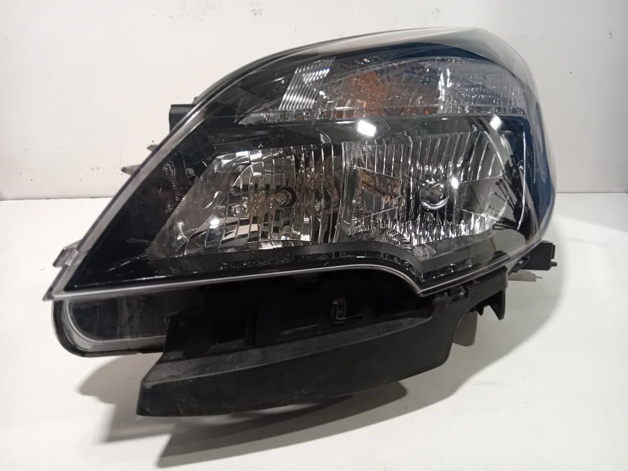 Koplamp links Opel Mokka, Auto-onderdelen, Onderdelen@venauto.nl, Van der Ven Autorecycling B.V., Gebruikt, Ettenseweg 76, 4706 PB Roosendaal, The Netherlands