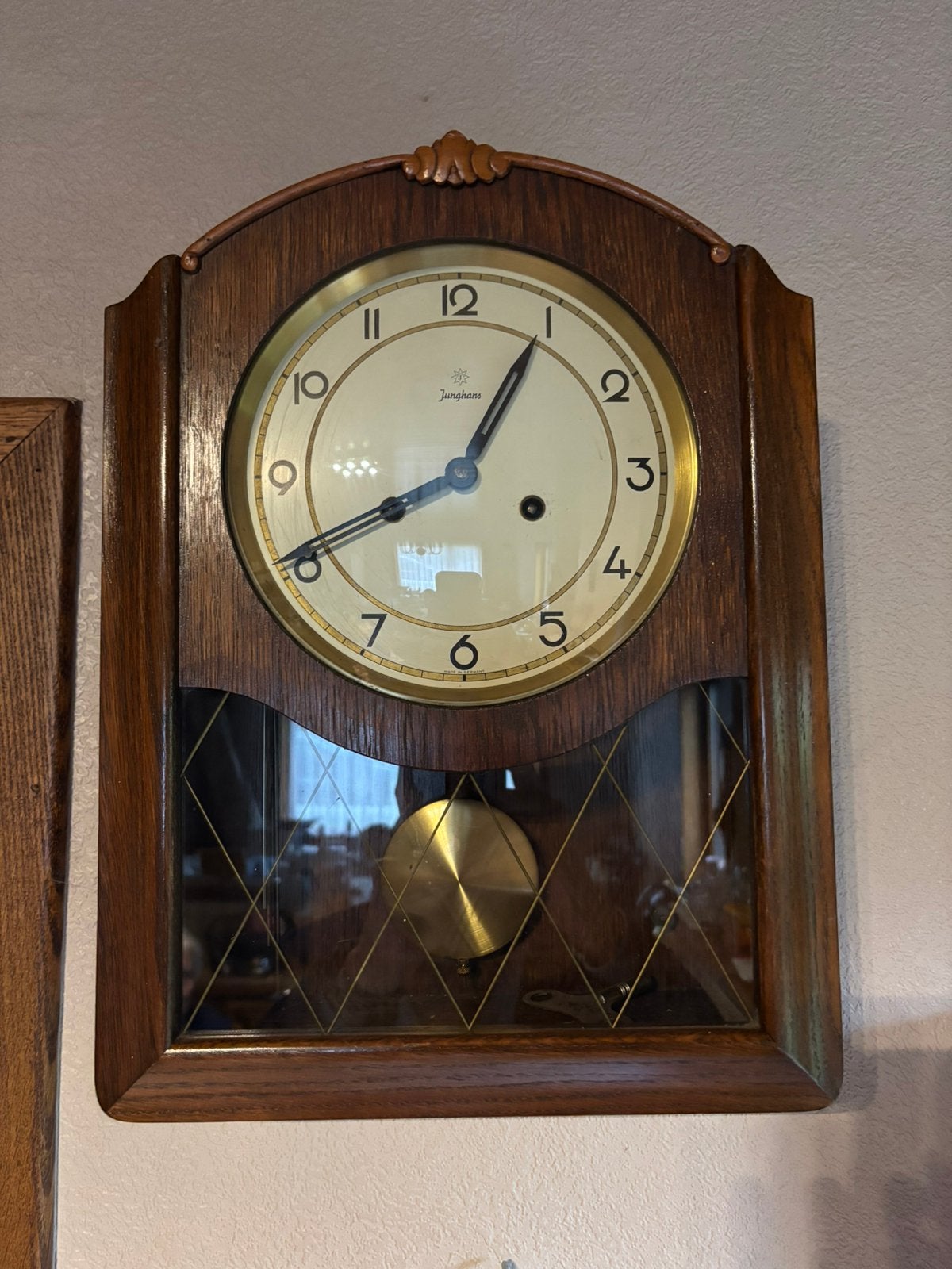 Junghans wandklok, Enlèvement