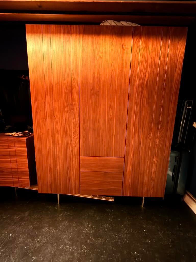 Armoire et commode à vendre, 150 à 200 cm, Comme neuf, Enlèvement, Plusieurs portes