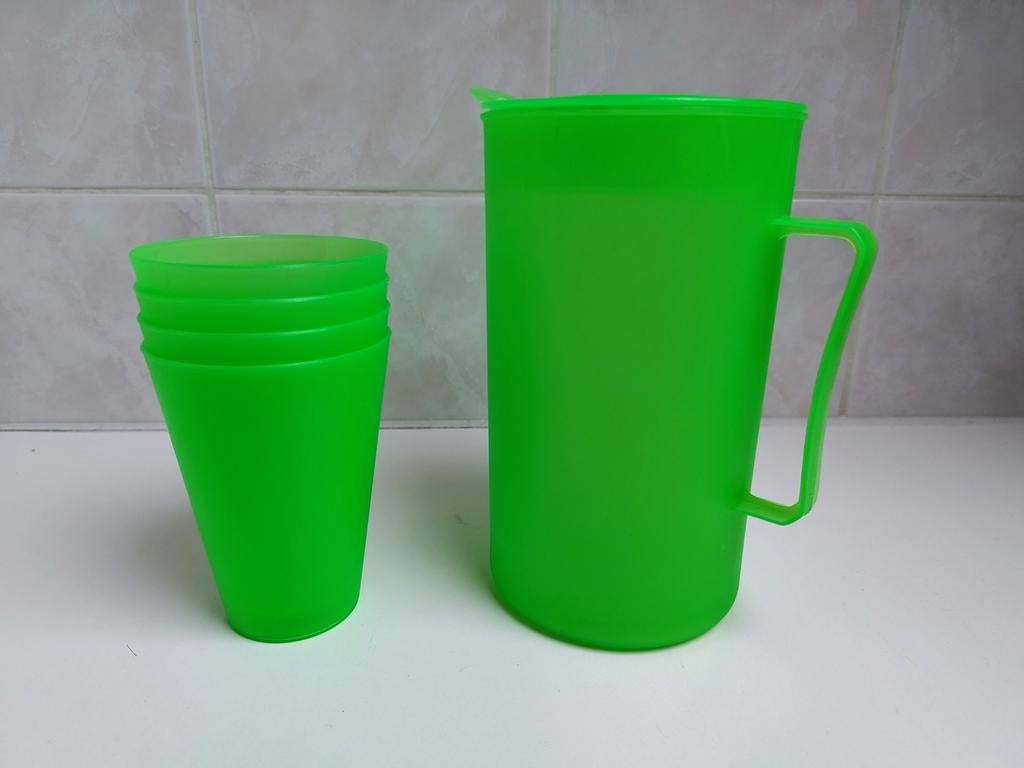 Plastieken kan met 4 bekers, groen., Ophalen of Verzenden, Zo goed als nieuw