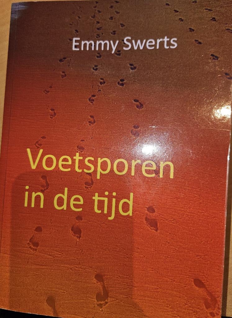 Voetsporen in de tijd, Kunst en Cultuur, Ophalen of Verzenden, Zo goed als nieuw, Emmy Swerts