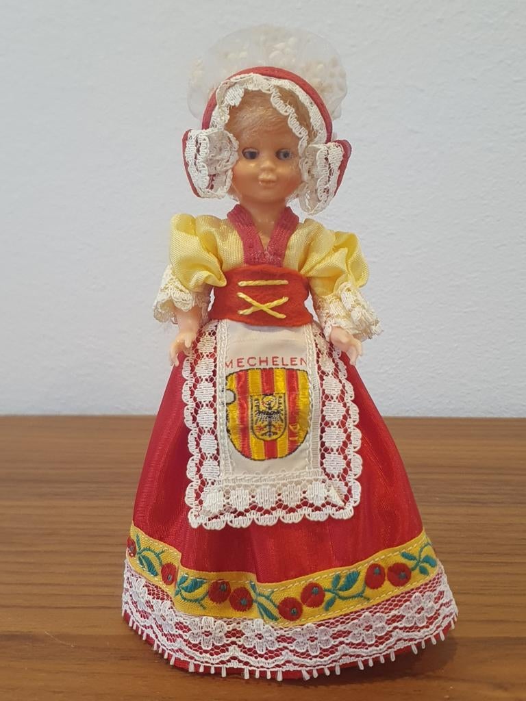 Raampopje "Mechelen" met knipperende ogen, Verzamelen, Poppen, Ophalen of Verzenden