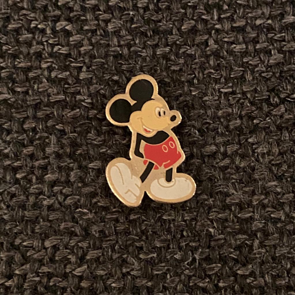 PIN - DISNEY - MICKEY MOUSE, Envoi, Utilisé, Figurine, Insigne ou Pin's