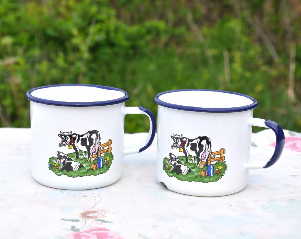 2 tasses en tôle emaillée decor vache, Enlèvement ou Envoi