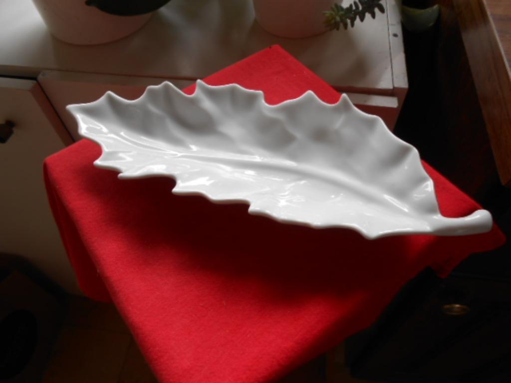 porselaine schaal wit Apilco France L=27cm bladvorm, Antiek en Kunst, Ophalen of Verzenden